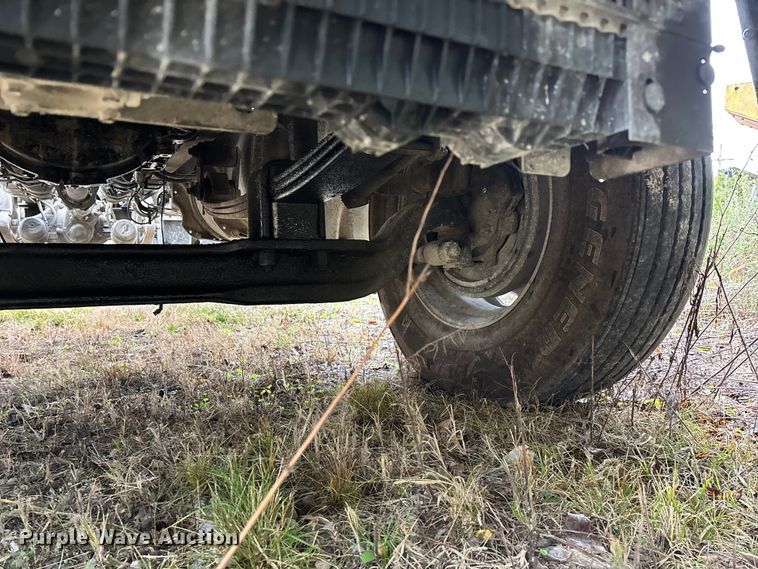 image for item EN5743 2007 Freightliner Columbia semi truck