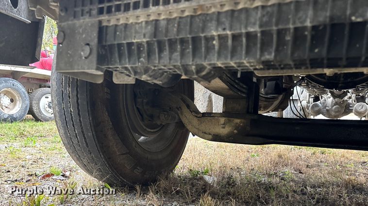 image for item EN5743 2007 Freightliner Columbia semi truck