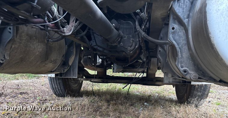 image for item EN5743 2007 Freightliner Columbia semi truck