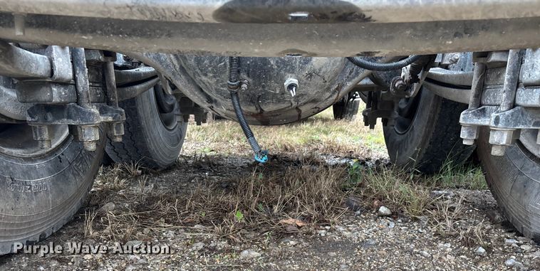 image for item EN5743 2007 Freightliner Columbia semi truck