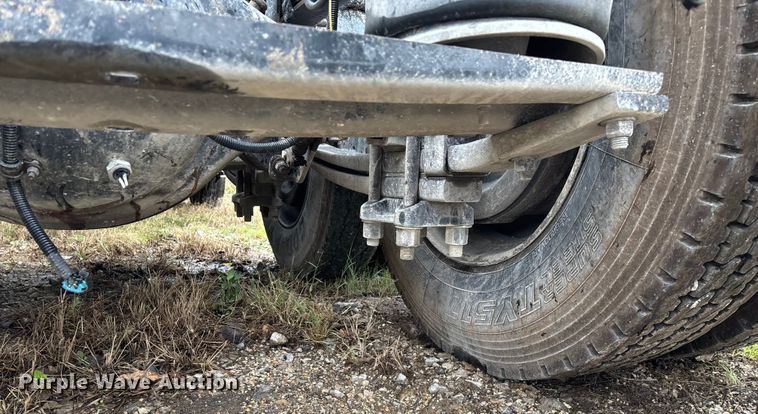 image for item EN5743 2007 Freightliner Columbia semi truck