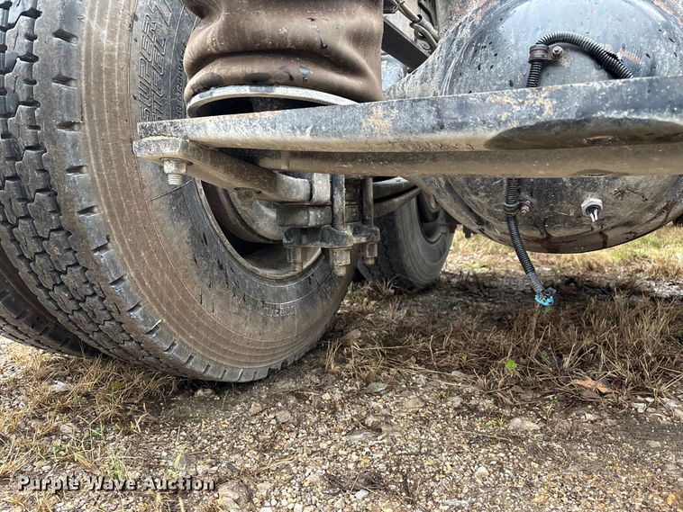 image for item EN5743 2007 Freightliner Columbia semi truck