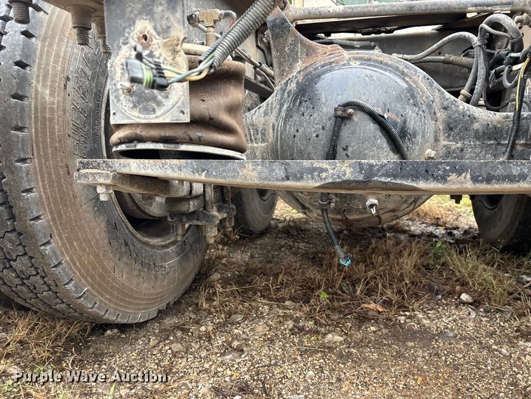 image for item EN5743 2007 Freightliner Columbia semi truck