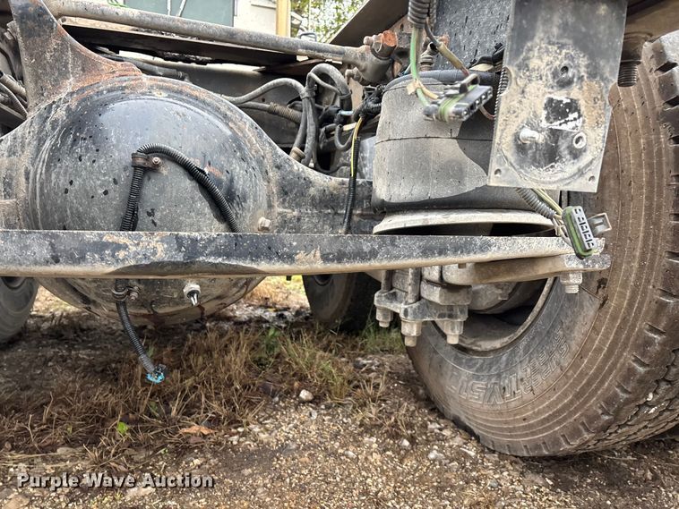 image for item EN5743 2007 Freightliner Columbia semi truck