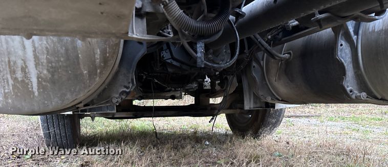 image for item EN5743 2007 Freightliner Columbia semi truck