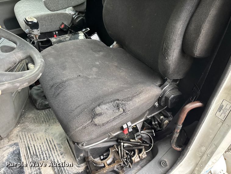 image for item EN5743 2007 Freightliner Columbia semi truck