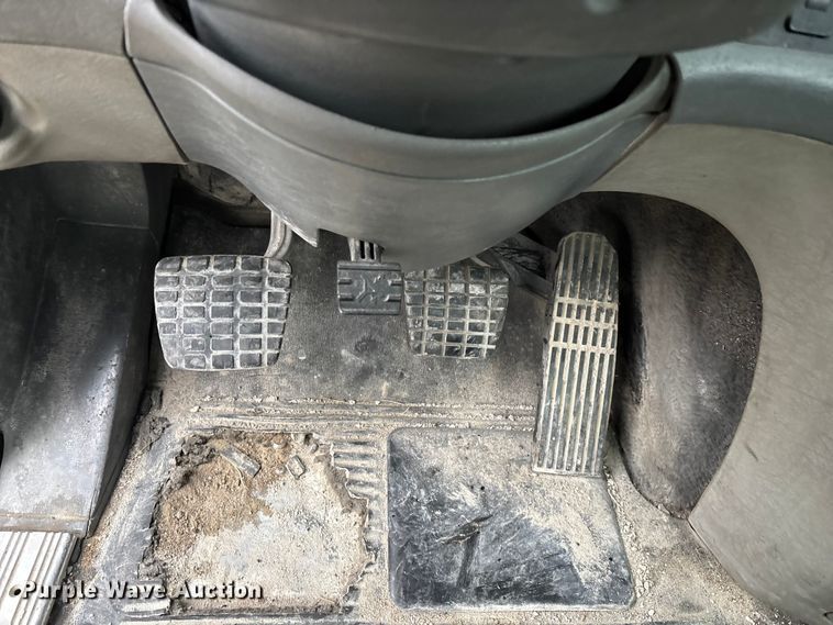 image for item EN5743 2007 Freightliner Columbia semi truck