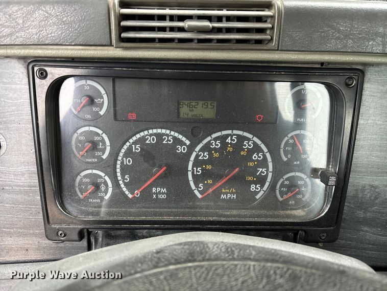 image for item EN5743 2007 Freightliner Columbia semi truck