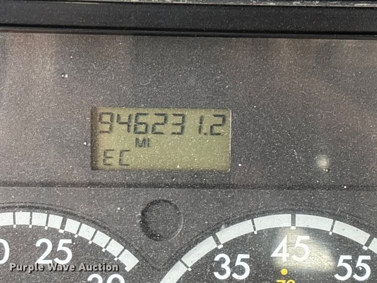 image for item EN5743 2007 Freightliner Columbia semi truck