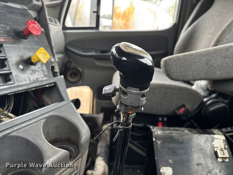 image for item EN5743 2007 Freightliner Columbia semi truck