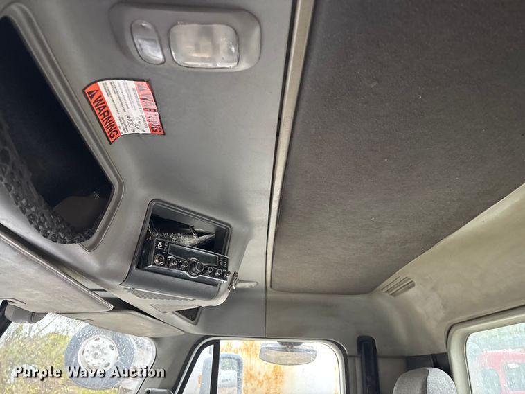 image for item EN5743 2007 Freightliner Columbia semi truck