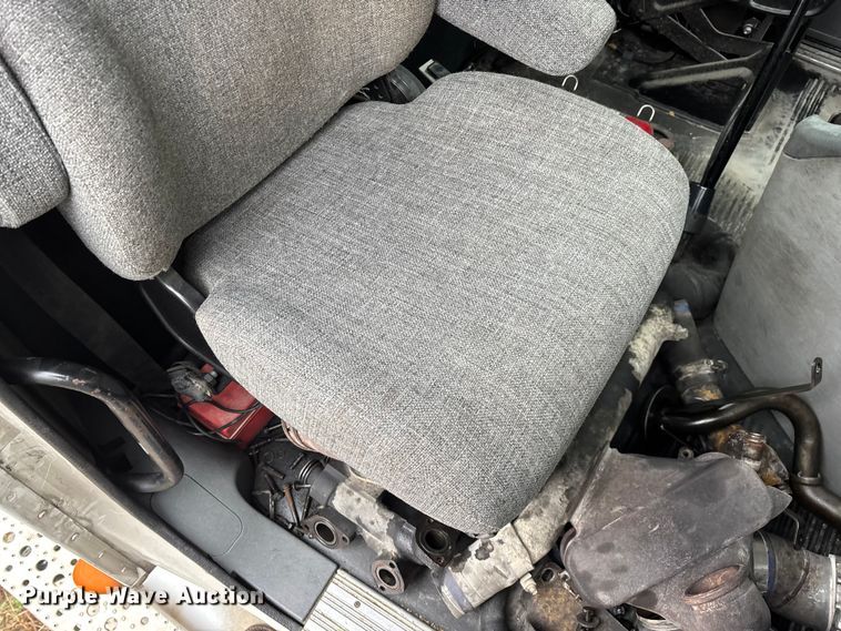 image for item EN5743 2007 Freightliner Columbia semi truck