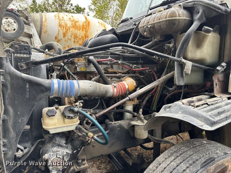 image for item EN5743 2007 Freightliner Columbia semi truck