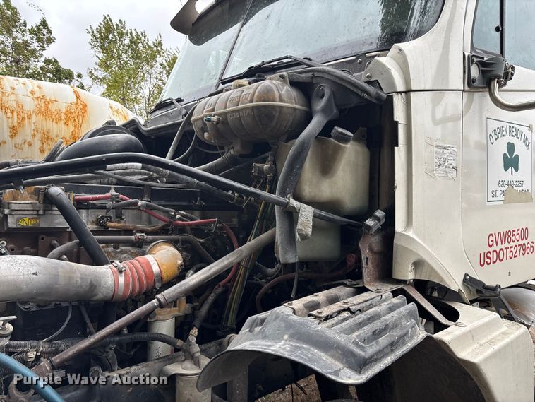 image for item EN5743 2007 Freightliner Columbia semi truck