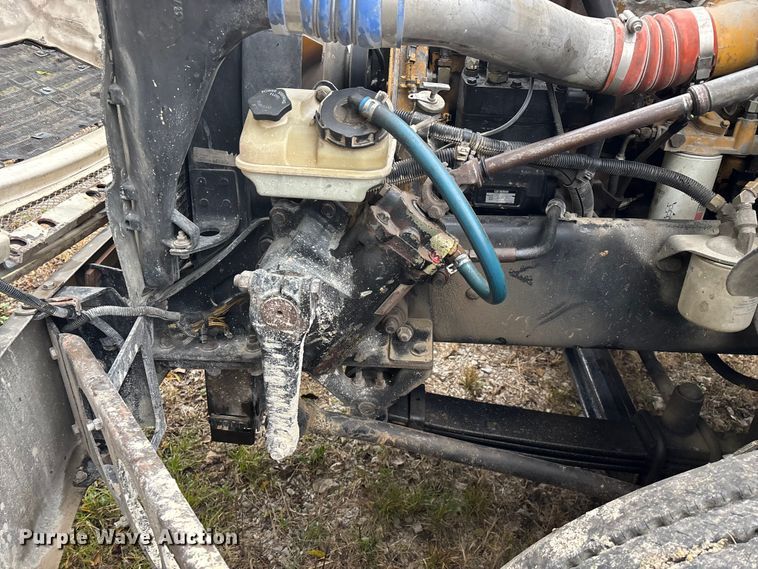 image for item EN5743 2007 Freightliner Columbia semi truck