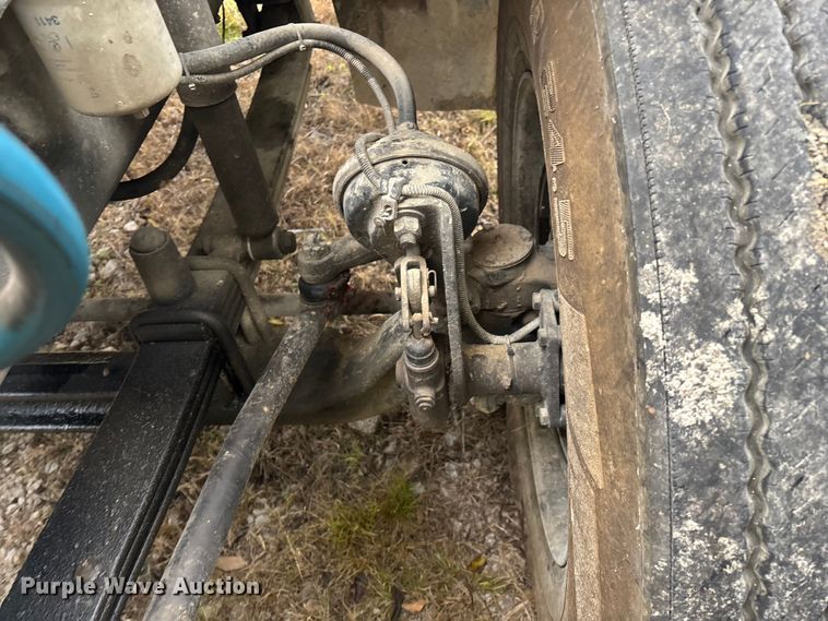 image for item EN5743 2007 Freightliner Columbia semi truck