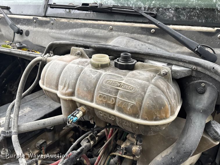 image for item EN5743 2007 Freightliner Columbia semi truck