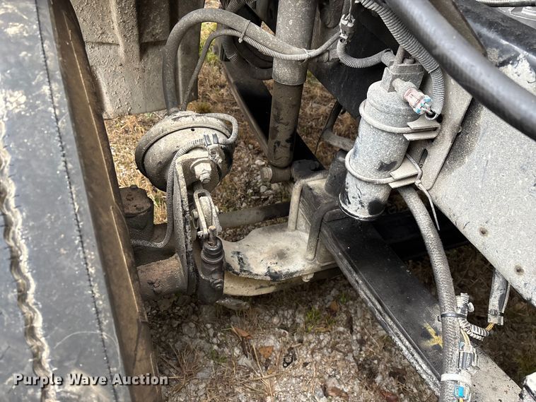 image for item EN5743 2007 Freightliner Columbia semi truck