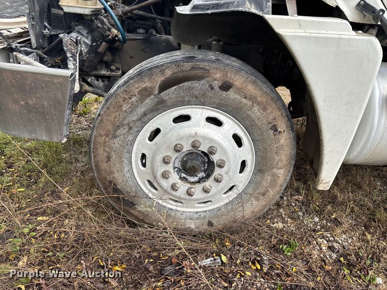 image for item EN5743 2007 Freightliner Columbia semi truck