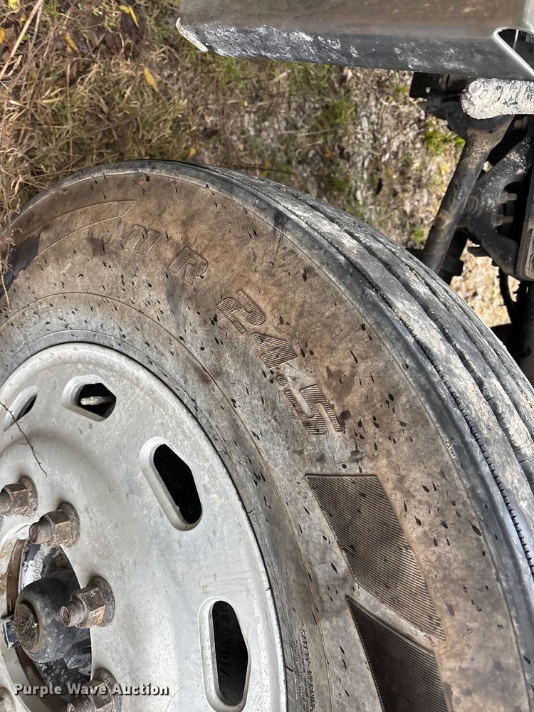 image for item EN5743 2007 Freightliner Columbia semi truck