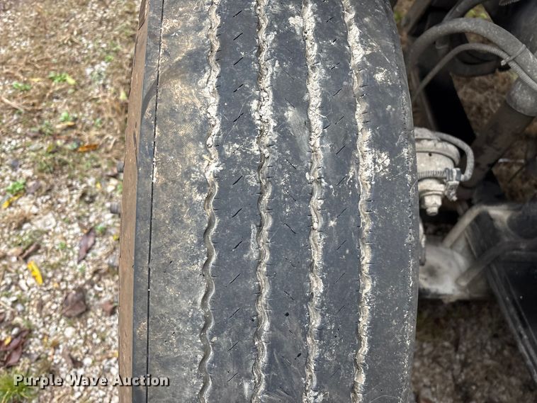 image for item EN5743 2007 Freightliner Columbia semi truck