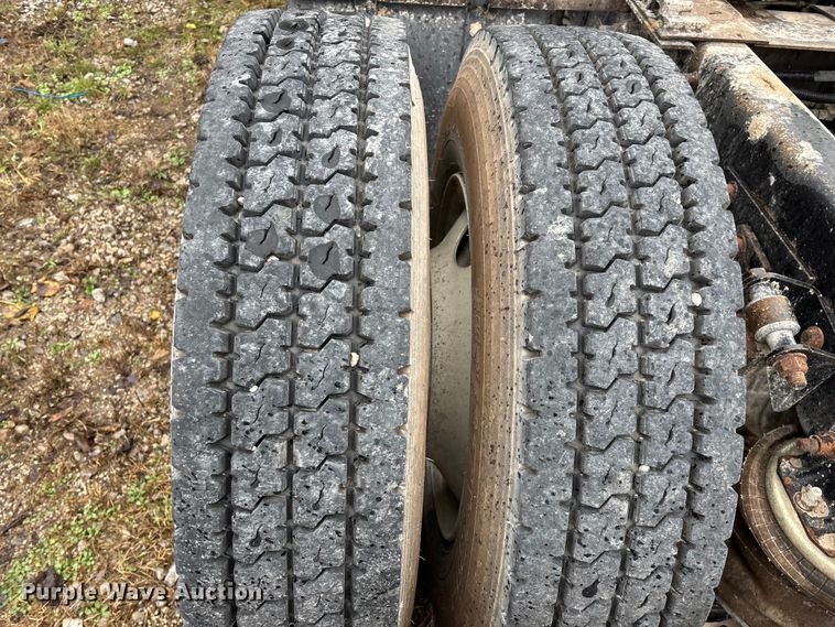 image for item EN5743 2007 Freightliner Columbia semi truck