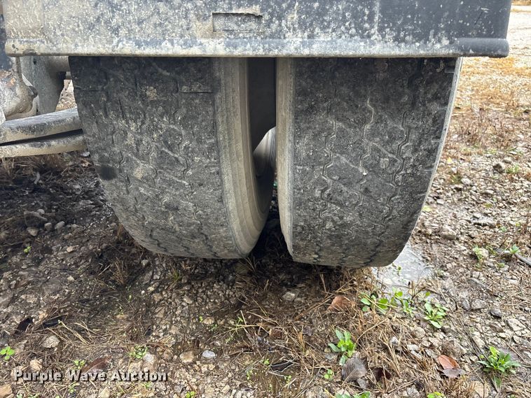 image for item EN5743 2007 Freightliner Columbia semi truck