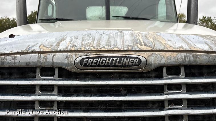 image for item EN5744 2007 Freightliner Columbia semi truck