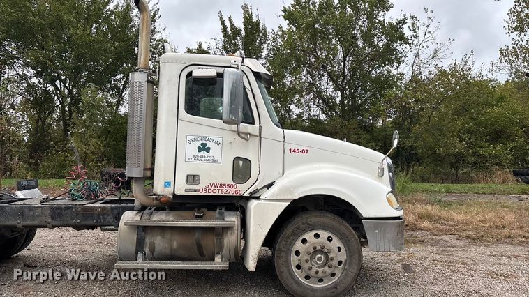 image for item EN5744 2007 Freightliner Columbia semi truck