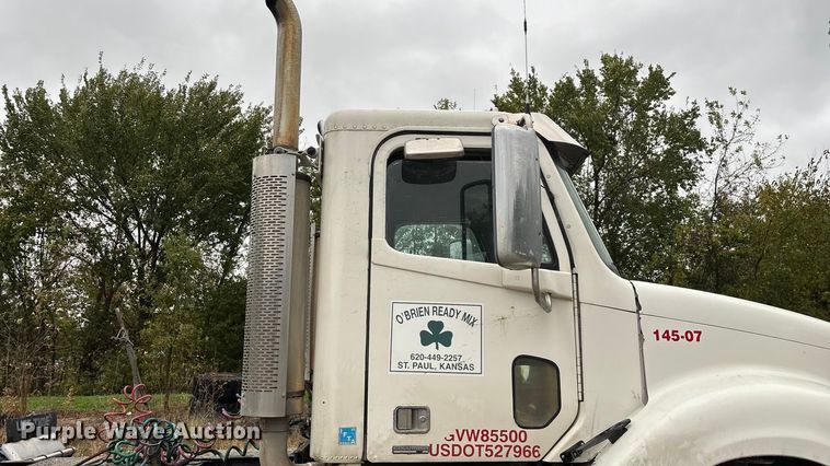 image for item EN5744 2007 Freightliner Columbia semi truck