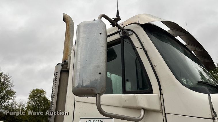 image for item EN5744 2007 Freightliner Columbia semi truck