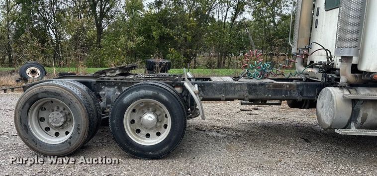 image for item EN5744 2007 Freightliner Columbia semi truck