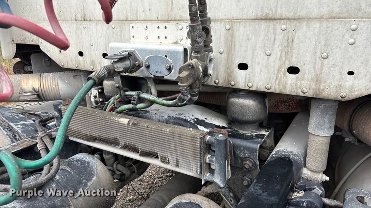 image for item EN5744 2007 Freightliner Columbia semi truck