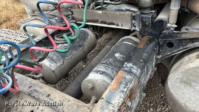 image for item EN5744 2007 Freightliner Columbia semi truck