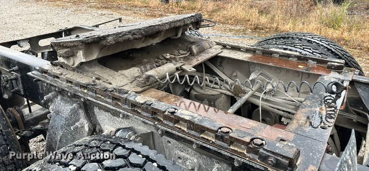 image for item EN5744 2007 Freightliner Columbia semi truck