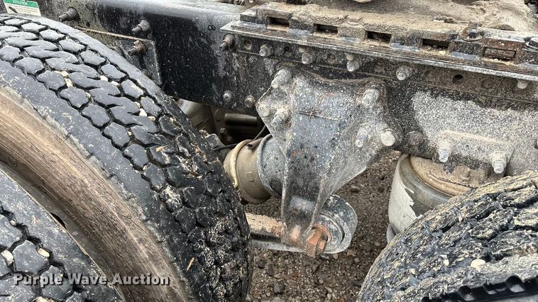 image for item EN5744 2007 Freightliner Columbia semi truck