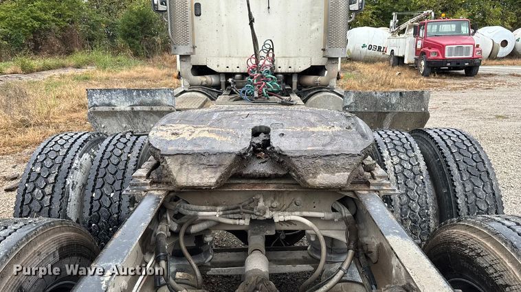 image for item EN5744 2007 Freightliner Columbia semi truck