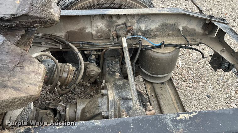 image for item EN5744 2007 Freightliner Columbia semi truck