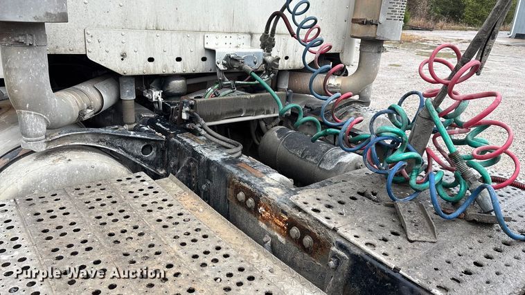 image for item EN5744 2007 Freightliner Columbia semi truck