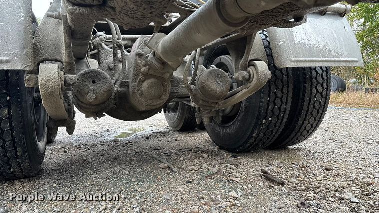 image for item EN5744 2007 Freightliner Columbia semi truck