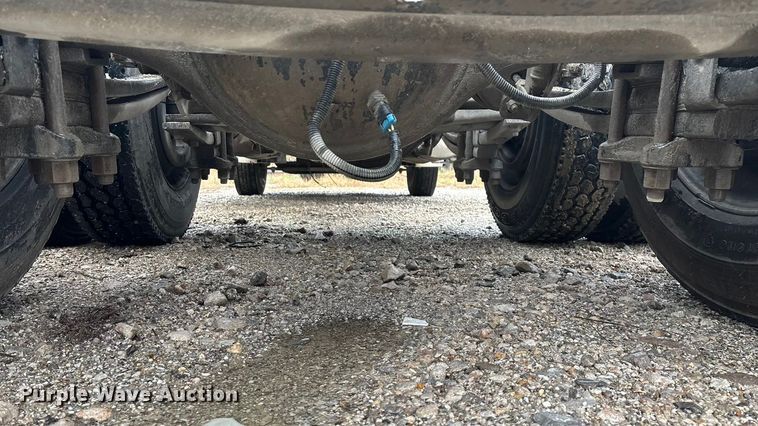 image for item EN5744 2007 Freightliner Columbia semi truck