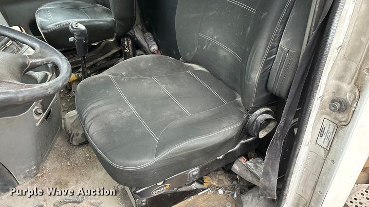 image for item EN5744 2007 Freightliner Columbia semi truck