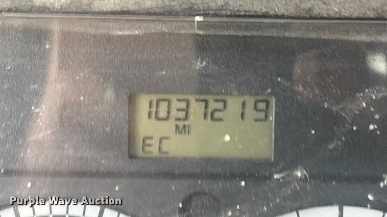 image for item EN5744 2007 Freightliner Columbia semi truck