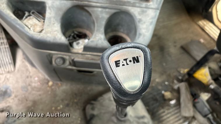 image for item EN5744 2007 Freightliner Columbia semi truck