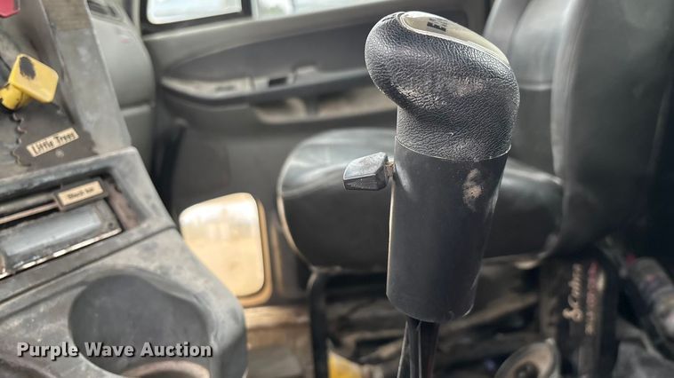 image for item EN5744 2007 Freightliner Columbia semi truck