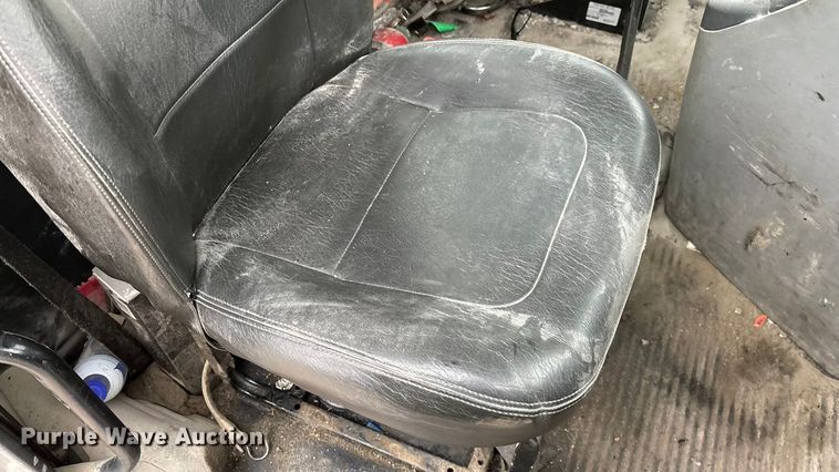 image for item EN5744 2007 Freightliner Columbia semi truck