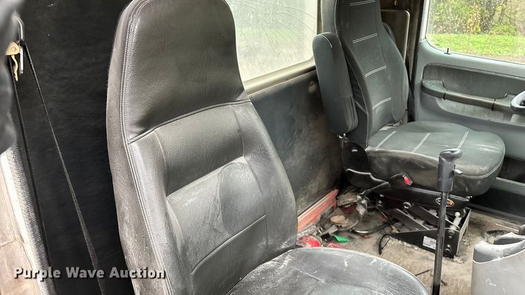 image for item EN5744 2007 Freightliner Columbia semi truck