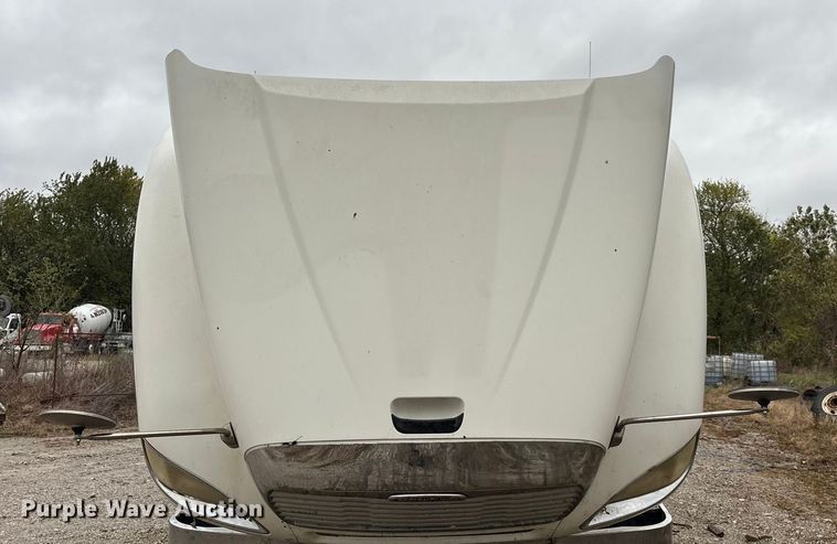 image for item EN5744 2007 Freightliner Columbia semi truck