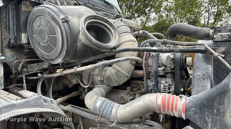 image for item EN5744 2007 Freightliner Columbia semi truck