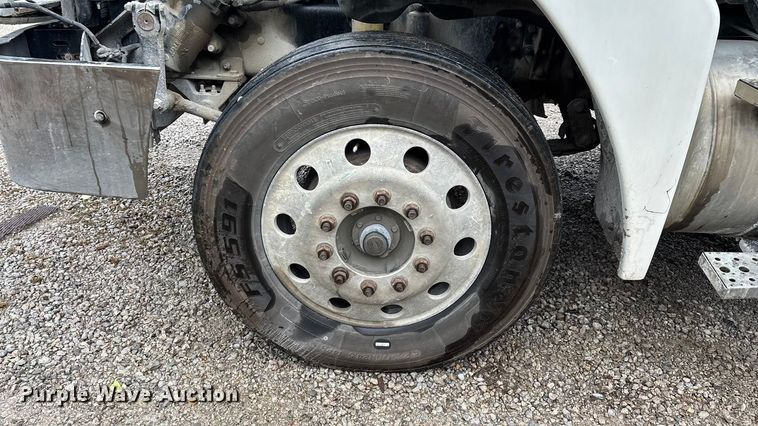 image for item EN5744 2007 Freightliner Columbia semi truck